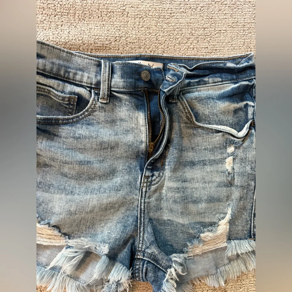 Blue Jean Shorts with Distressed Raw-Edge Hem - Picture 2 of 5
